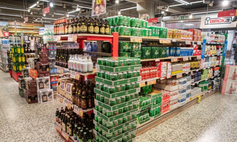 Dirck III schappen met bier